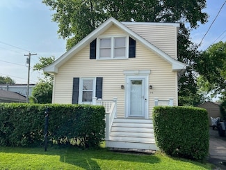 76 Garfield St, Newport, RI 02840