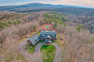 610 Pin Oak Rd, Paw Paw, WV 25434