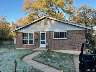 3557 High Dr, Saint Ann, MO 63074