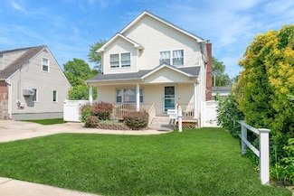 1450 Tadmor St, Merrick, NY 11566