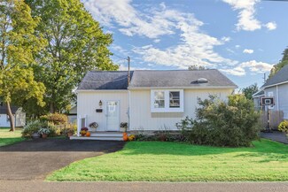 26 Sawyer Ave, West Babylon, NY 11704