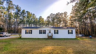 149 Goodwrench Ln, Bonneau, SC 29431