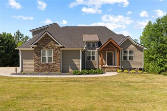 125 Golden Eagle Dr, Pickens, SC 29671