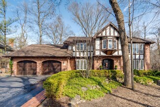160 Pembroke Dr, Lake Forest, IL 60045