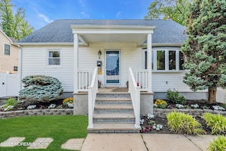 2 8th St, Matawan, NJ 07747