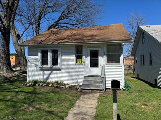 379 Lakeside Ct, Akron, OH 44301
