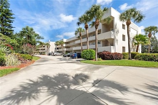 501 Forest Lakes Blvd Unit 111, Naples, FL 34105