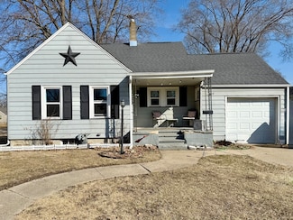 614 W 9th St, Sterling, IL 61081