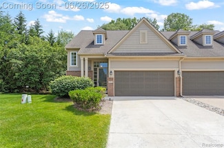 977 Sloane Ct, White Lake, MI 48386