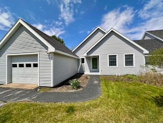 16 Schooner Dr, Rockland, ME 04841