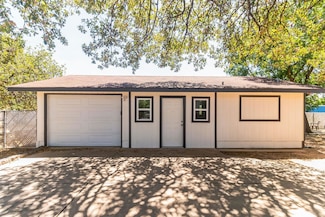 124 E Castlebriar Dr, Granite Shls, TX 78654