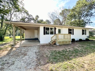 1921 Kay Dr, West Plains, MO 65775