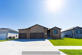 1647 Stonewood Ave, Grand Island, NE 68803