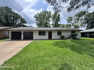 3327 Casa Grande Cir, Jackson, MS 39209