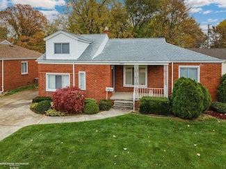 28002 Ruehle St, Saint Clair Shores, MI 48081