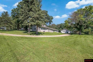 37799 115th St, Blue Earth, MN 56013