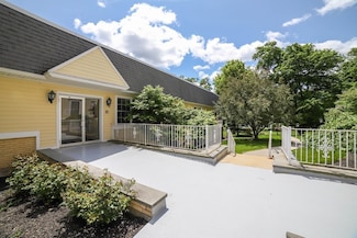 48 Phillips Rd Unit 14, Holden, MA 01520