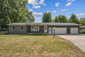 1219 Sunnyside Cir, Cedar Falls, IA 50613