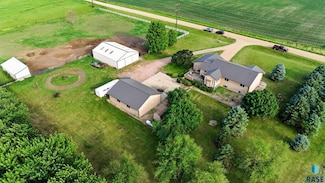 46946 274th St, Lennox, SD 57039