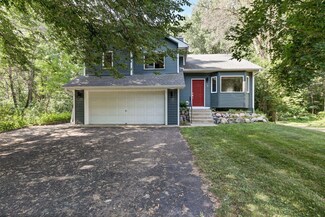 1 Hillcrest Ln, Circle Pines, MN 55014