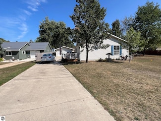 10429 Garfield Ave, Lake, MI 48632