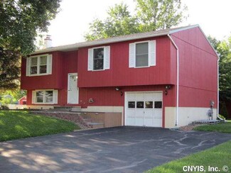 125 Royalton Dr, Minoa, NY 13116