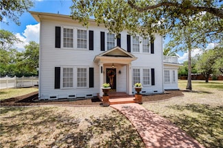 203 S Bowie St, Sinton, TX 78387