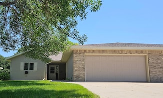 2705 9th St SW, Willmar, MN 56201