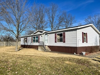 426 Pin Oak Cir, Elyria, OH 44035