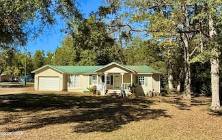 5678 Hummingbird Rd, Bascom, FL 32423