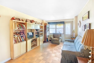 35 Seacoast Terrace Unit 5F, Brooklyn, NY 11235