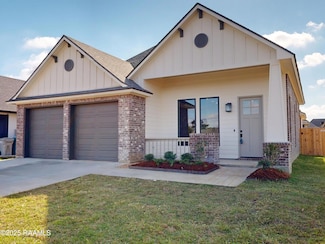 138 Lakes Edge Dr, Broussard, LA 70518