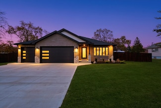 8015 S 85th Ave, Justice, IL 60458