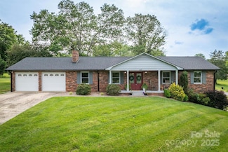 2653 Fairway Acres Cir, Lenoir, NC 28645