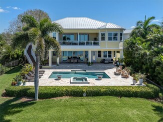2509 Bayshore Rd, Nokomis, FL 34275