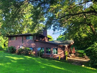 12 Bittersweet Ln, Saint Louis, MO 63138