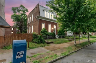 6825 Virginia Ave, Saint Louis, MO 63111