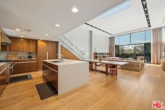 207 Hollister Ave, Santa Monica, CA 90405