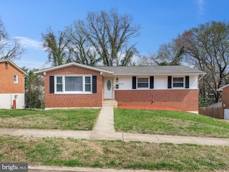 7212 Abbington Dr, Oxon Hill, MD 20745