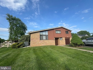 208 Woodland Rd, Newtown, PA 18940