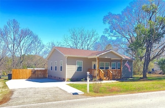 409 4th St, York, SC 29745