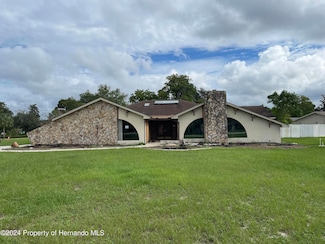 5404 Glover Dr, Weeki Wachee, FL 34607