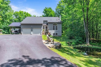 84 Long Pond Dr, Milton, VT 05468