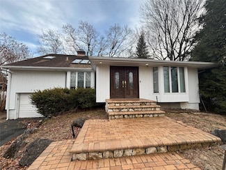 162 Birchwood Park Dr, Jericho, NY 11753