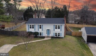 12031 Stuart Ridge Dr, Herndon, VA 20170
