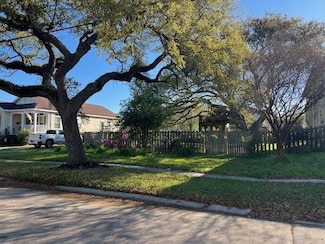 5635 Chamberlain Dr, New Orleans, LA 70122