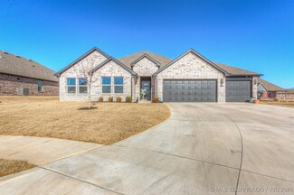 7410 E Oakridge Ct, Broken Arrow, OK 74014