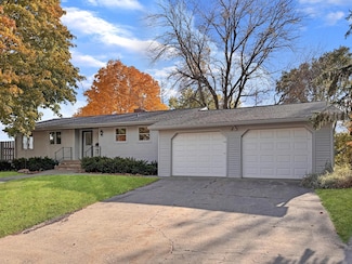 514 E Hollett St, Tracy, MN 56175