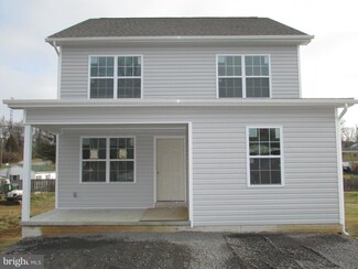 68 Place Dr, Martinsburg, WV 25401