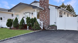18 W 22nd St, Deer Park, NY 11729